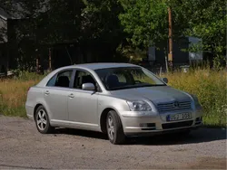 Silver Begagnad 2004 Toyota Avensis Halvkombi | 40 000 kr (Lite dyr)