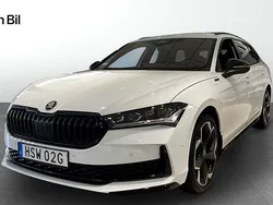 Vit (purity white) Ny 2025 Skoda Superb SportLine Kombi | 548 900 kr (Dyr)