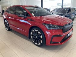 Röd (velvet red metallic) Begagnad 2022 Skoda Enyaq iV SportLine SUV | 389 900 kr (Superpris)