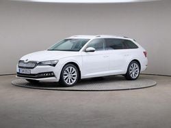 Vit Begagnad 2020 Skoda Superb Style Kombi | 275 000 kr (Marknadspris)