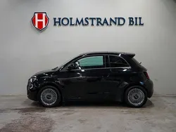 Svart Begagnad 2022 Fiat 500e Icon Halvkombi | 194 903 kr (Marknadspris)