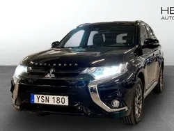 Svart (black) Begagnad 2017 Mitsubishi Outlander P-HEV Edition Kombi | 209 900 kr