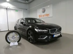 Svart Begagnad 2021 Volvo V60 Inscription Kombi | 349 900 kr (Marknadspris)