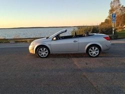 Ljusgrå Begagnad 2006 Renault Mégane Cabriolet Cab | 28 000 kr (Marknadspris)