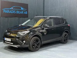 Svart Begagnad 2016 Toyota RAV4 Hybrid SUV | 194 900 kr (Marknadspris)