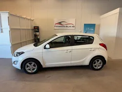Vit Begagnad 2014 Hyundai i20 Premium Halvkombi | 89 900 kr (Marknadspris)