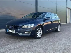 Blå Begagnad 2015 Volvo V60 Momentum Kombi | 140 000 kr (Marknadspris)