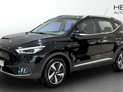 Svart (black) Begagnad 2022 MG ZS Luxury Sedan | 244 900 kr (Superpris)