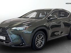 Grön (green) Begagnad 2024 Lexus NX450h+ Business Edition SUV | 599 900 kr (Lite dyr)