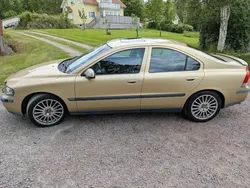 Gul Begagnad 2001 Volvo S60 Sedan | 39 000 kr (Marknadspris)