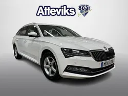 Vit Begagnad 2020 Skoda Superb Business Line Kombi | 284 900 kr (Marknadspris)