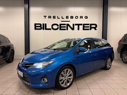 Blå Begagnad 2013 Toyota Auris Touring Sports Executive Kombi | 129 900 kr (Marknadspris)
