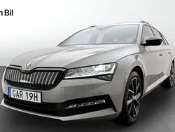 Grå Begagnad 2023 Skoda Superb SportLine Kombi | 389 500 kr (Marknadspris)
