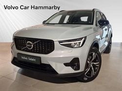 Grå Begagnad 2024 Volvo XC40 Plus SUV | 389 900 kr (Marknadspris)