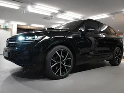 Svart Ny 2024 VW Touareg R-line SUV | 949 800 kr (Marknadspris)