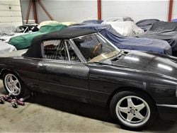 Svart/svart skinn/svart mohairsufflett Begagnad 1984 Alfa Romeo Spider Cab | 85 000 kr