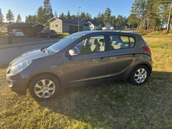 Grå Begagnad 2012 Hyundai i20 Premium Halvkombi | 58 900 kr (Marknadspris)