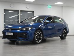 Blå Begagnad 2024 VW Passat R-line Kombi | 449 800 kr
