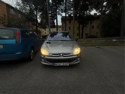 Grå Begagnad 2005 Peugeot 206 Halvkombi | 19 800 kr (Marknadspris)