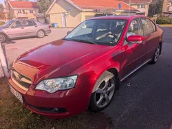 Röd Begagnad 2005 Subaru Legacy Sedan | 60 000 kr (Marknadspris)