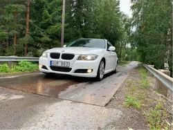 Vit Begagnad 2012 BMW 320 Sport Line Kombi | 76 000 kr (Marknadspris)