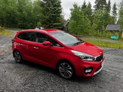 Röd Begagnad 2017 Kia Carens Minibuss | 135 000 kr (Marknadspris)