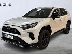 Vit Begagnad 2025 Toyota RAV4 Sport SUV | 579 800 kr (Marknadspris)