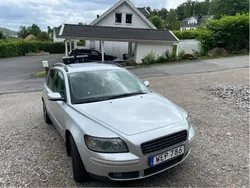 Grå Begagnad 2005 Volvo V50 Momentum Kombi | 35 000 kr (Superpris)