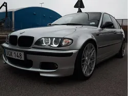Grå Begagnad 2003 BMW 330 Sedan | 42 000 kr (Marknadspris)