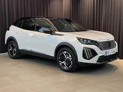 Vit Begagnad 2024 Peugeot 2008 GT SUV | 269 500 kr (Marknadspris)