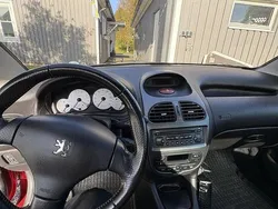 Röd Begagnad 2002 Peugeot 206 CC Cab | 35 000 kr (Marknadspris)