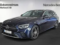 Mörkblå (cavansitblå metallic) Begagnad 2020 Mercedes E220 AMG line Kombi | 389 000 kr (Lite dyr)