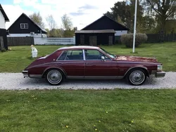 Röd Begagnad 1985 Cadillac Seville Sedan | 70 000 kr