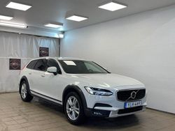 Vit Begagnad 2018 Volvo V90 CC Momentum Kombi | 274 900 kr (Bra pris)