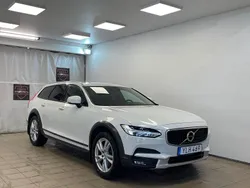 Vit Begagnad 2018 Volvo V90 CC Momentum Kombi | 274 900 kr (Marknadspris)