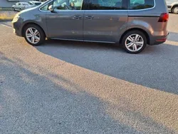 Grå Begagnad 2019 VW Sharan Minibuss | 238 000 kr (Marknadspris)