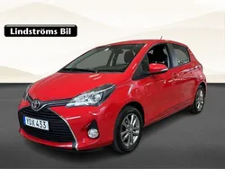 Röd Begagnad 2016 Toyota Yaris Active Halvkombi | 119 900 kr (Marknadspris)