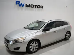 Ljusgrå Begagnad 2010 Volvo V60 Momentum Kombi | 74 800 kr (Marknadspris)
