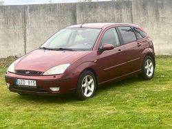 Röd Begagnad 2004 Ford Focus Halvkombi | 13 900 kr