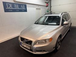Ljusgrå (grå) Begagnad 2012 Volvo V70 R-Design Momentum Kombi | 84 900 kr (Marknadspris)