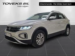 Grå (ascot grey) Begagnad 2023 VW T-Roc Life SUV | 269 900 kr (Bra pris)