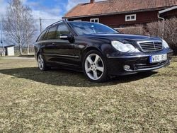 Svart Begagnad 2005 Mercedes C320 Kombi | 44 000 kr