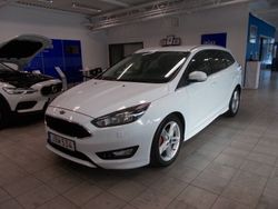 Vit (frozen white) Begagnad 2015 Ford Focus ST-Line Kombi | 139 400 kr