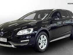 Svart (black) Begagnad 2016 Volvo V60 CC Momentum Kombi | 234 900 kr (Marknadspris)