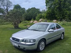 Grå Begagnad 2001 Volvo S60 Sedan | 23 500 kr (Marknadspris)
