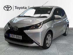 Silver Begagnad 2017 Toyota Aygo Halvkombi | 78 000 kr (Marknadspris)