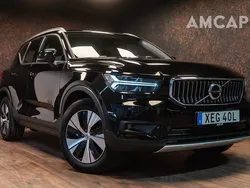 Svart Begagnad 2021 Volvo XC40 Momentum SUV | 298 500 kr (Bra pris)