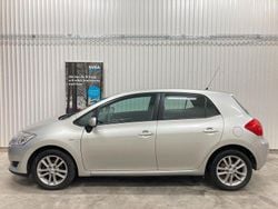 Silver Begagnad 2009 Toyota Auris Halvkombi | 34 900 kr (Marknadspris)