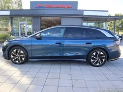 Blå svart Begagnad 2024 VW ID.7 Pro Sedan | 549 900 kr (Lite dyr)