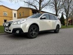 Vit Begagnad 2014 Subaru Outback Kombi | 81 000 kr (Marknadspris)